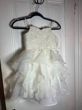 David's Bridal Girls' Lace Illusion Neckline Tiered Tulle Flower Girl Dress